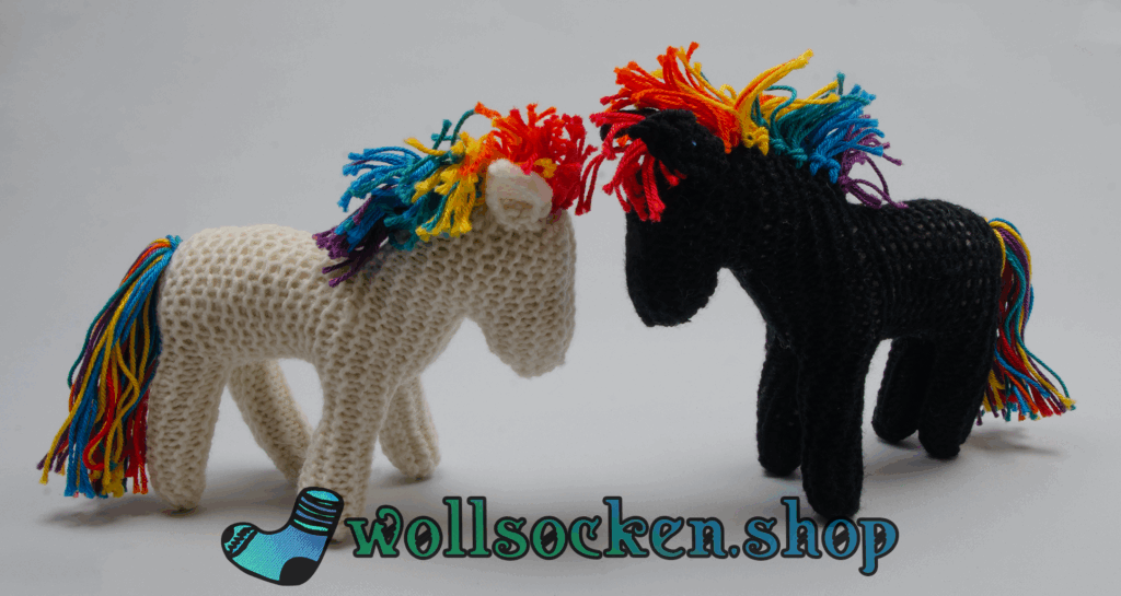 Strickpferdchen aus Schurwolle, handgefertigt